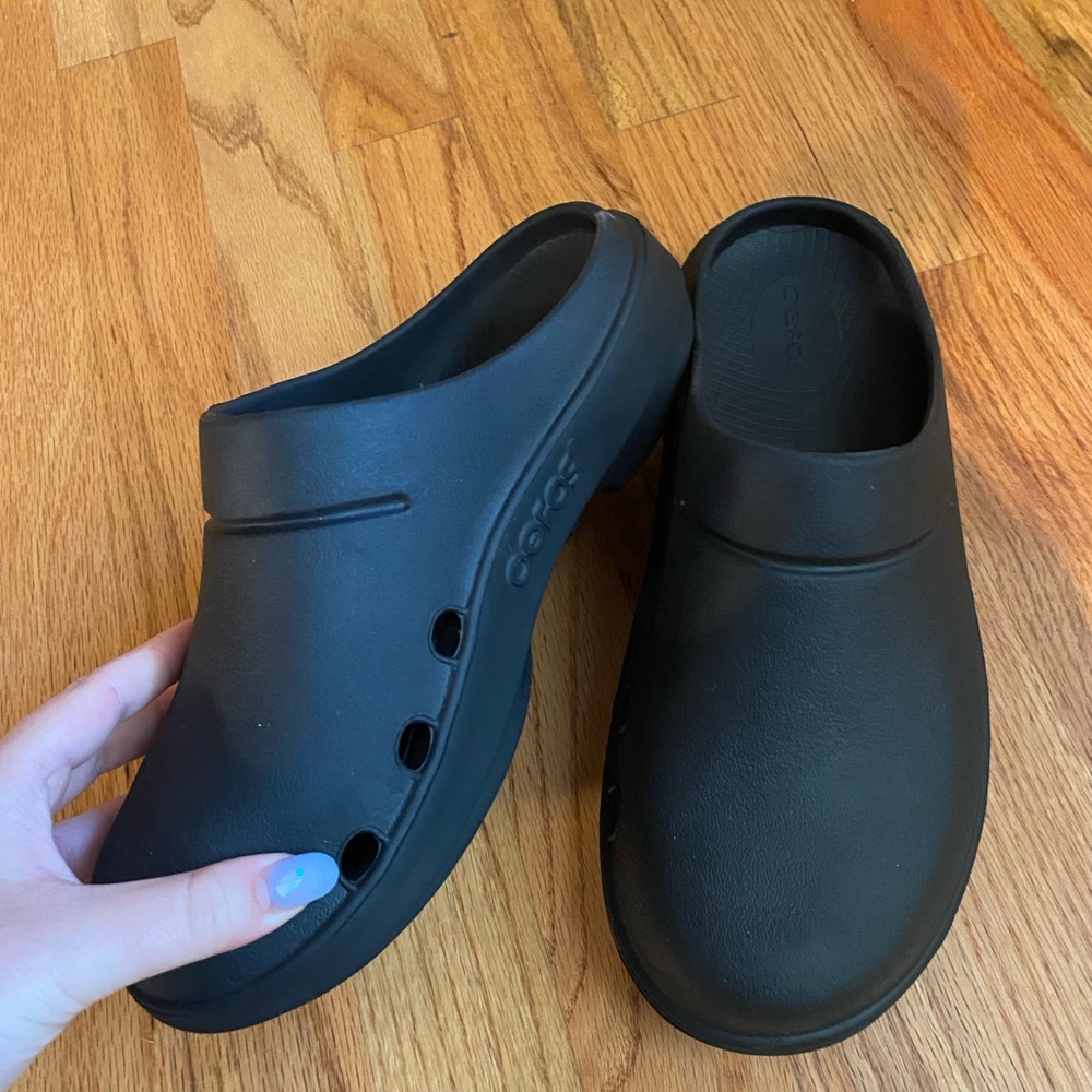 Oofos clog shoes